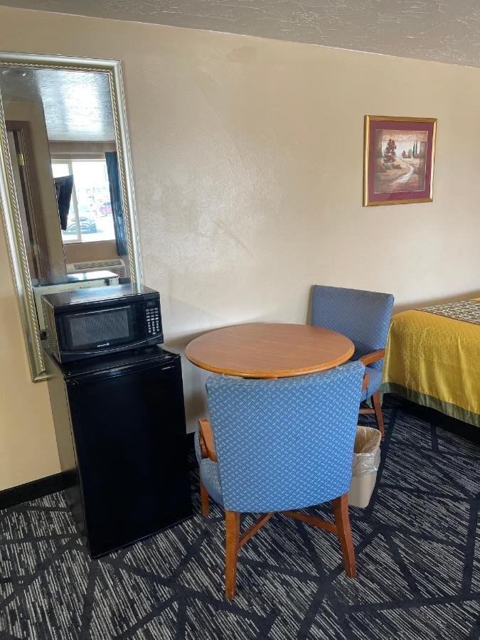 Riverton Inn & Suites ريفرتون المظهر الخارجي الصورة
