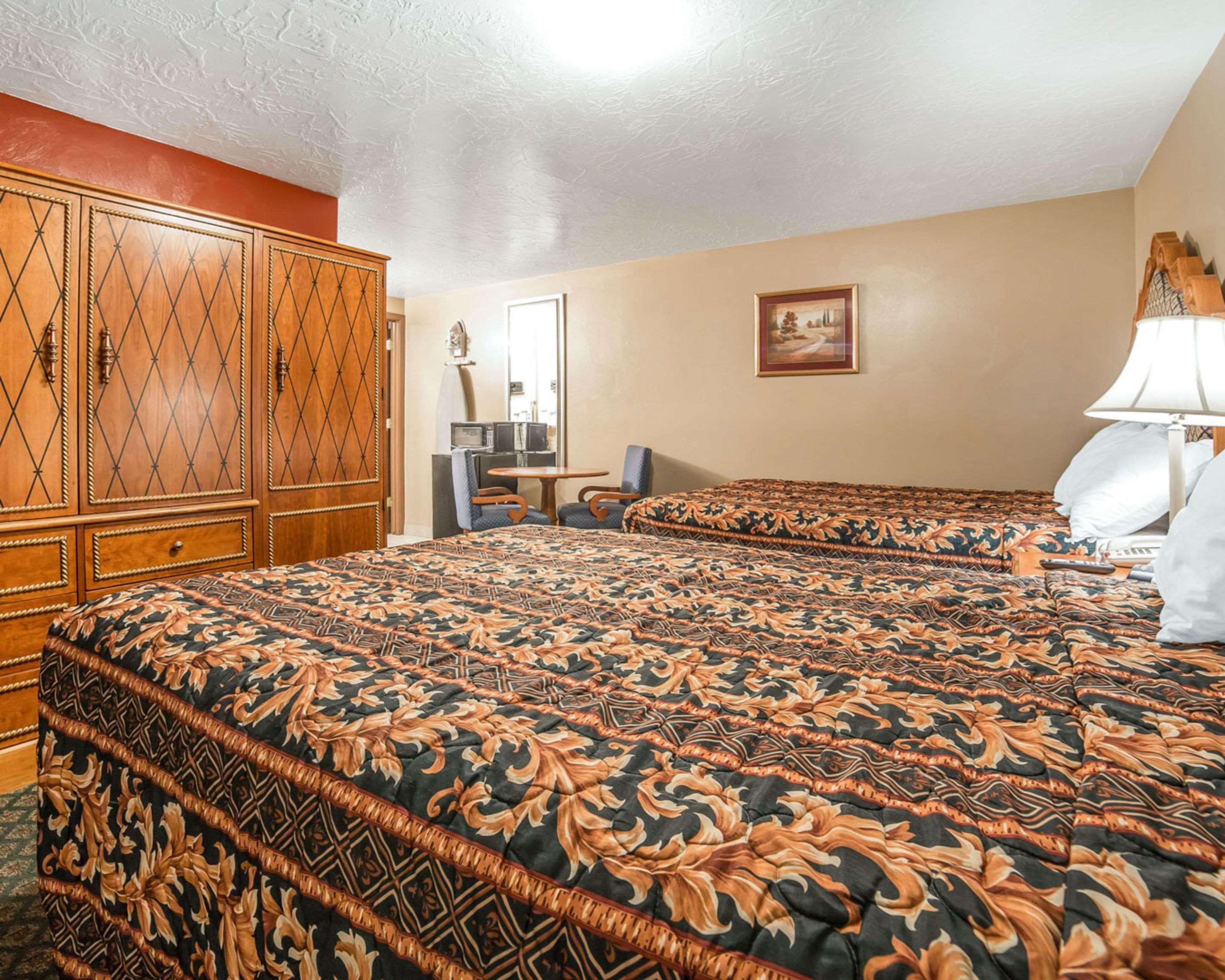Riverton Inn & Suites ريفرتون المظهر الخارجي الصورة